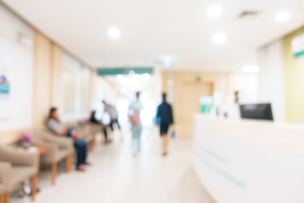 Patient dans une salle d'attente