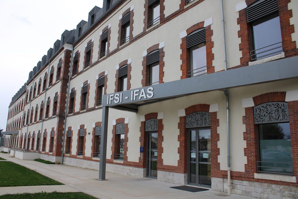 Entrée de l'IFSI Châteaudun