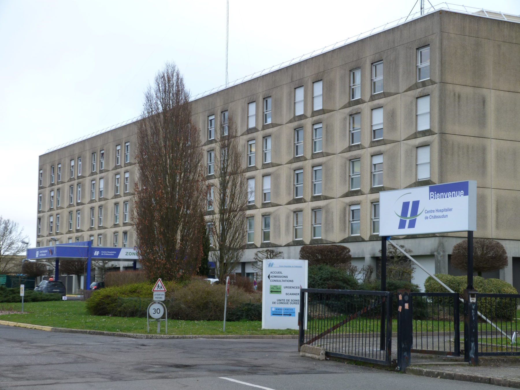 Photo de l'entrée de l'hôpital de Chateaudun